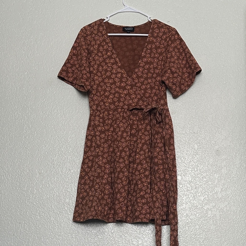 KNOWN SUPPLY KALEN DRESS - SPICE POP FLORAL GUC L - Picture 2 of 5